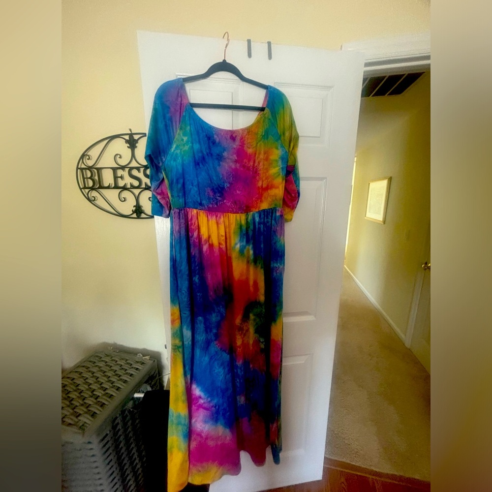 Beautiful Tye Dye Maxi Dress!